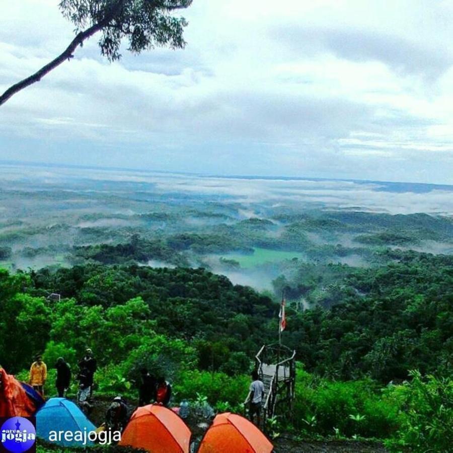 Seribu Batu Songgo Langit Resort&Camp Bantul Bagian luar foto