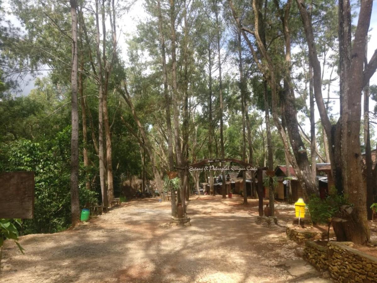 Seribu Batu Songgo Langit Resort&Camp Bantul Bagian luar foto